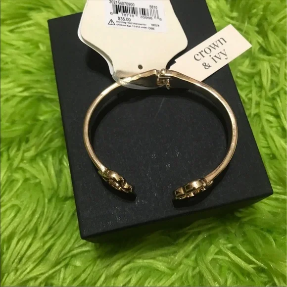 COPY - COPY - crown and ivy Bracelet - Picture 2 of 4